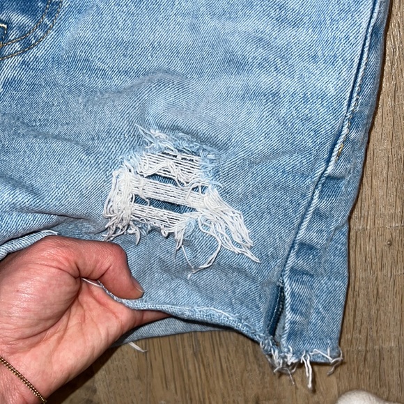 LEVI’S RIBCAGE SHORTS - Picture 6 of 9